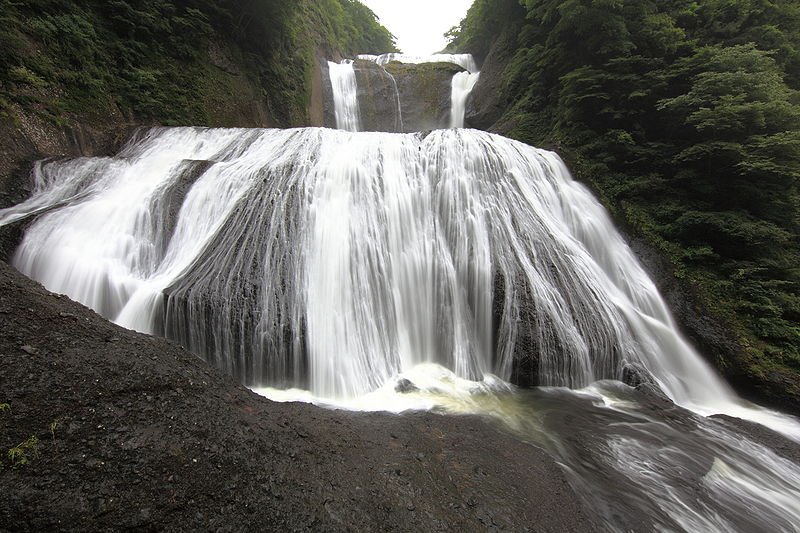 800px-Fukuroda_Falls_-_????(???????)