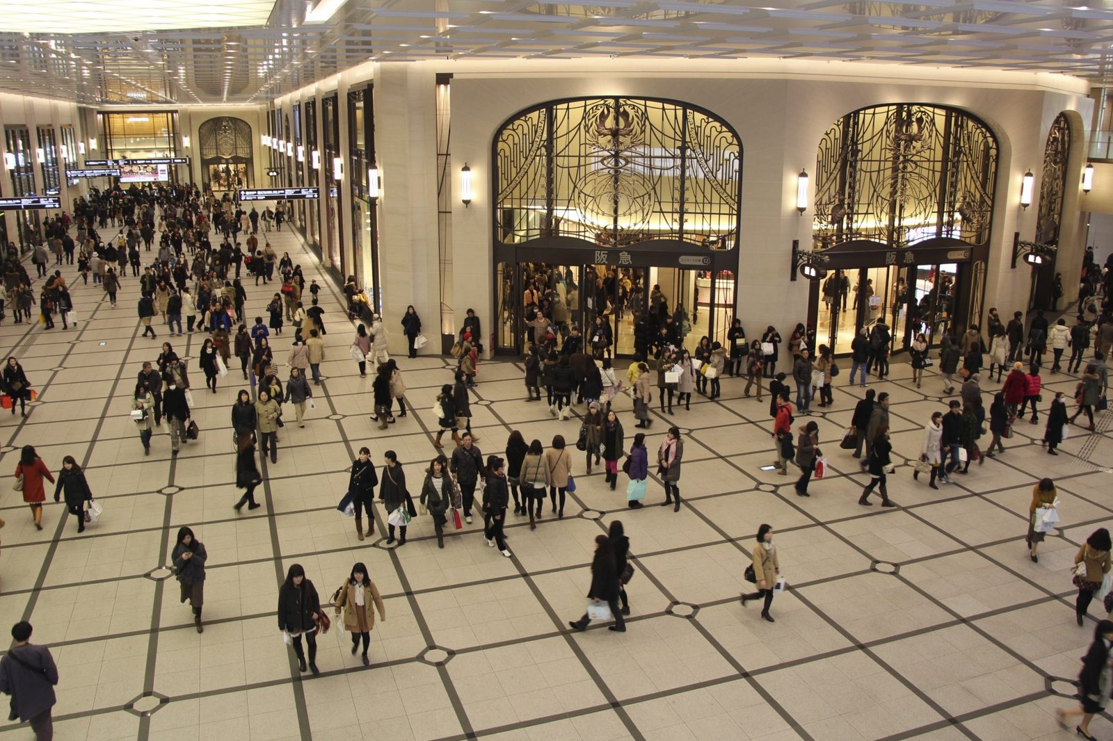 JP-Osaka-Umeda-Hankyu-Department-Store-Concourse