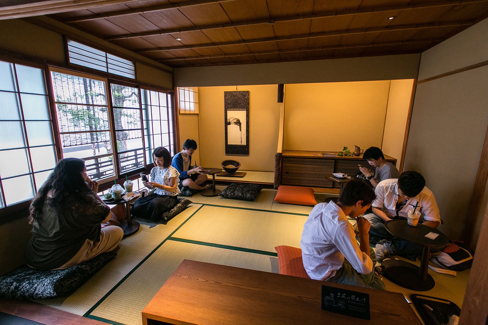 starbucks-kyoto-japan-inside-tatami-rooms1