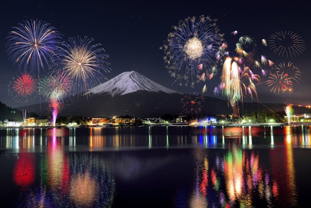 Festival Kembang Api di Danau Kawaghuci