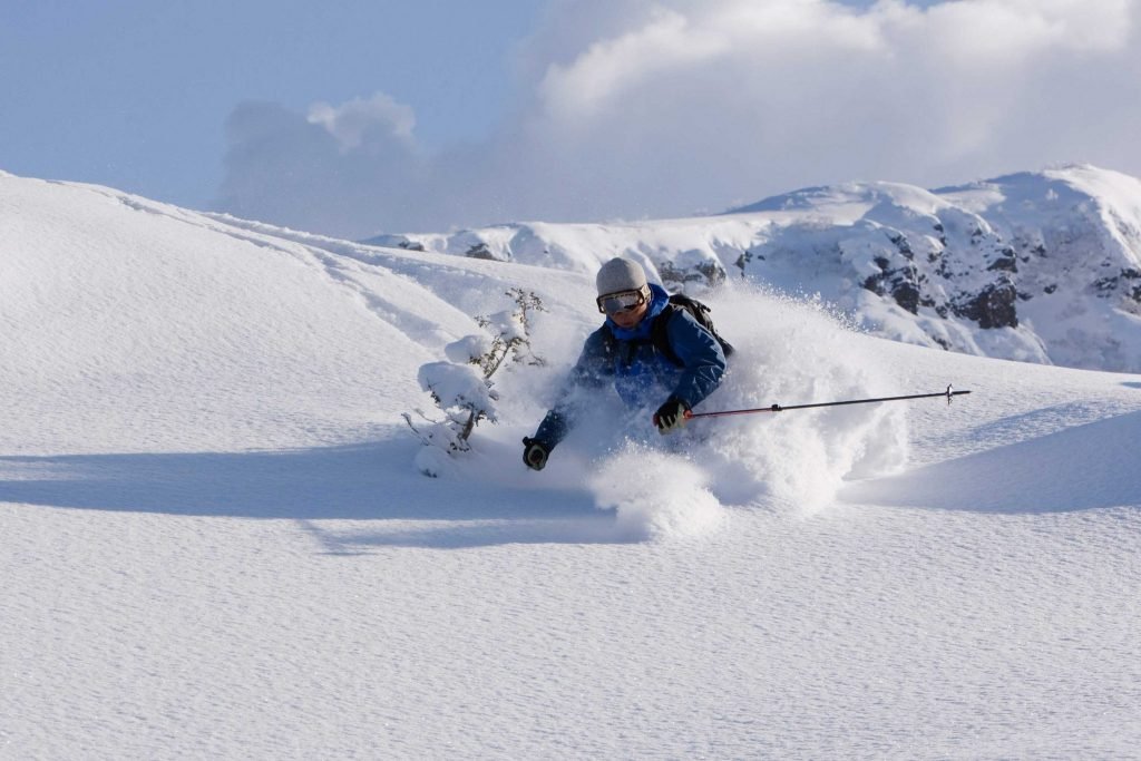 bermain ski di furano
