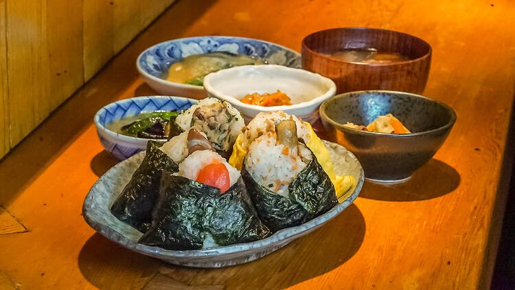 8 Rekomendasi Restoran Terbaik dengan Menu Onigiri Paling Favorit di Tokyo