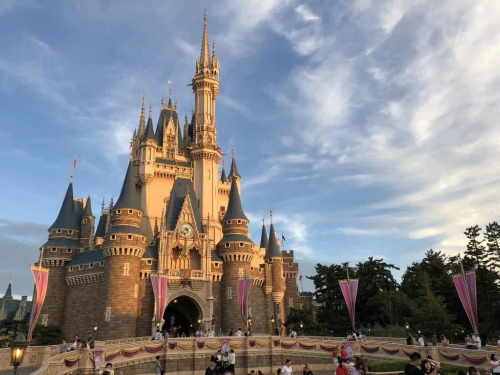 TOUR JEPANG - TOURJEPANG - TOKYO DISNEYLAND - TOKYO DISNEYLAND 2025 - TAMAN HIBURAN DI TOKYO TERBAIK DI 2025 - TAMAN HIBURAN TOKYO - TOKYO AMUSEMENT PARK