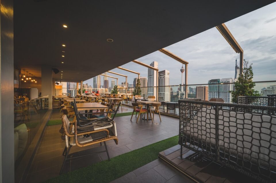 Rekomendasi 15 Rooftop Bar & Restoran dengan View Tercantik di Tokyo