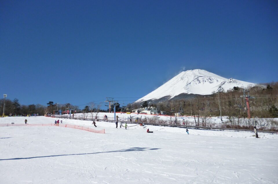 Nikmati Musim Dingin Jepang: 3 Resor Ski Terbaik Dekat Gunung Fuji